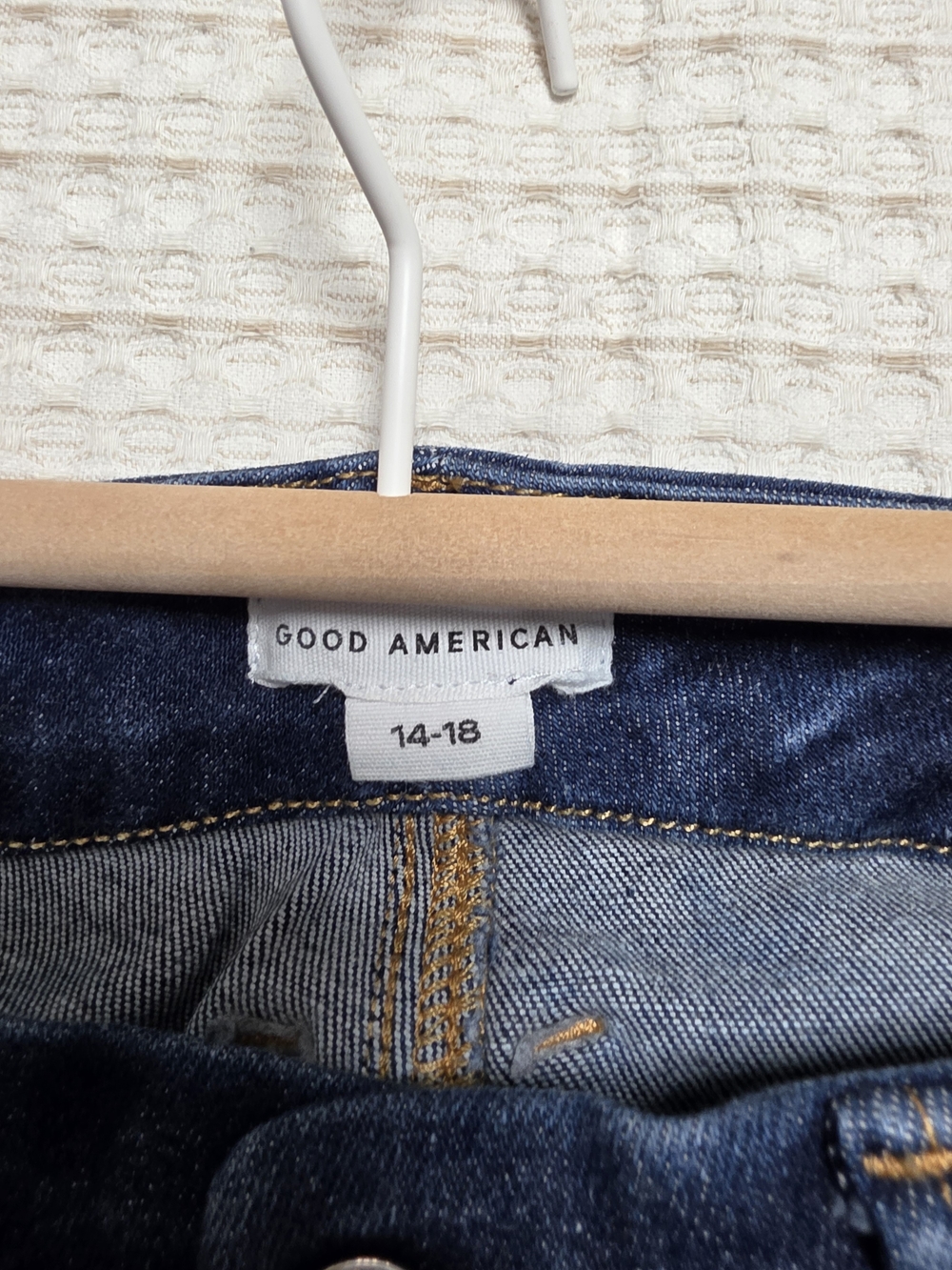 Good American Deep Indigo Flared Jeans - Picture 4 of 14